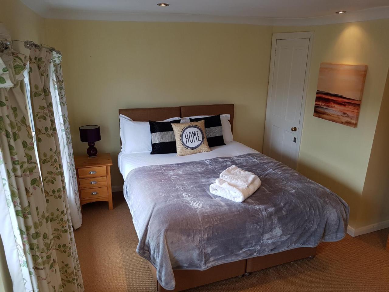 Slough Centre Townhouse With Driveway Parking For Up To Two Cars 아파트 외부 사진