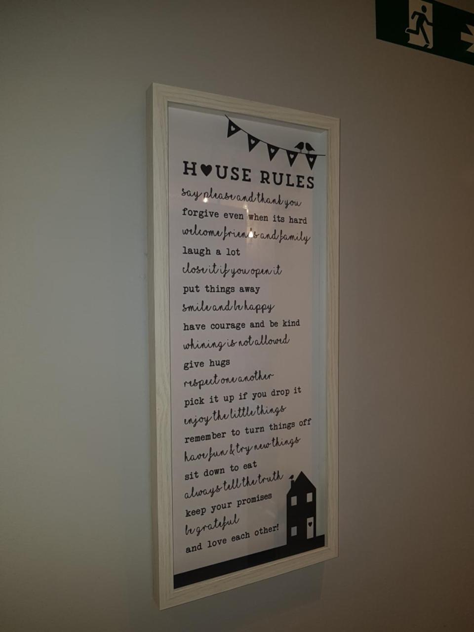 Slough Centre Townhouse With Driveway Parking For Up To Two Cars 아파트 외부 사진