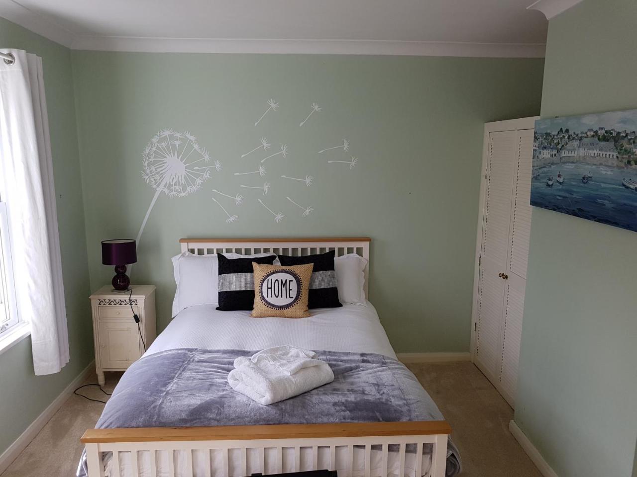 Slough Centre Townhouse With Driveway Parking For Up To Two Cars 아파트 외부 사진