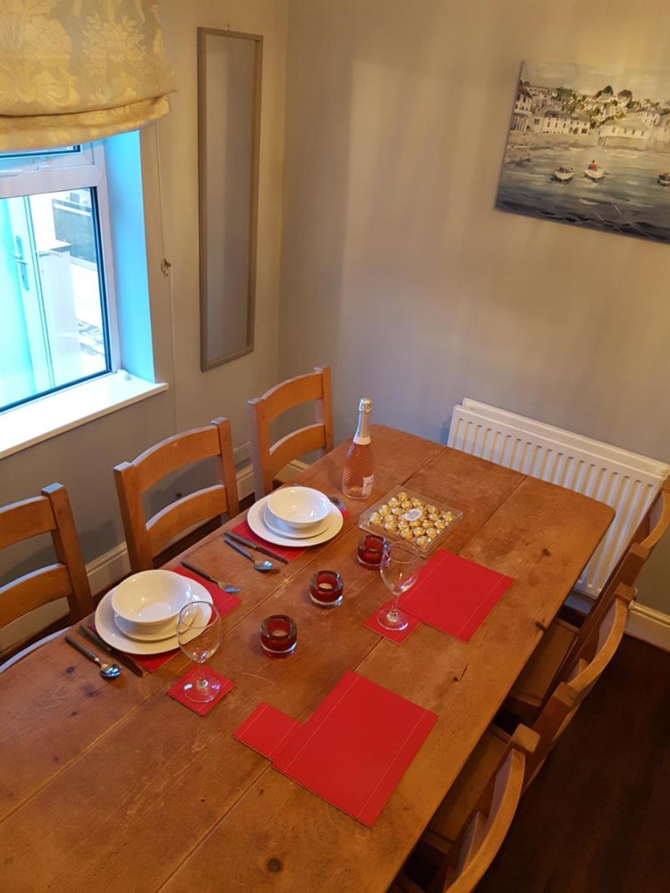 Slough Centre Townhouse With Driveway Parking For Up To Two Cars 아파트 외부 사진