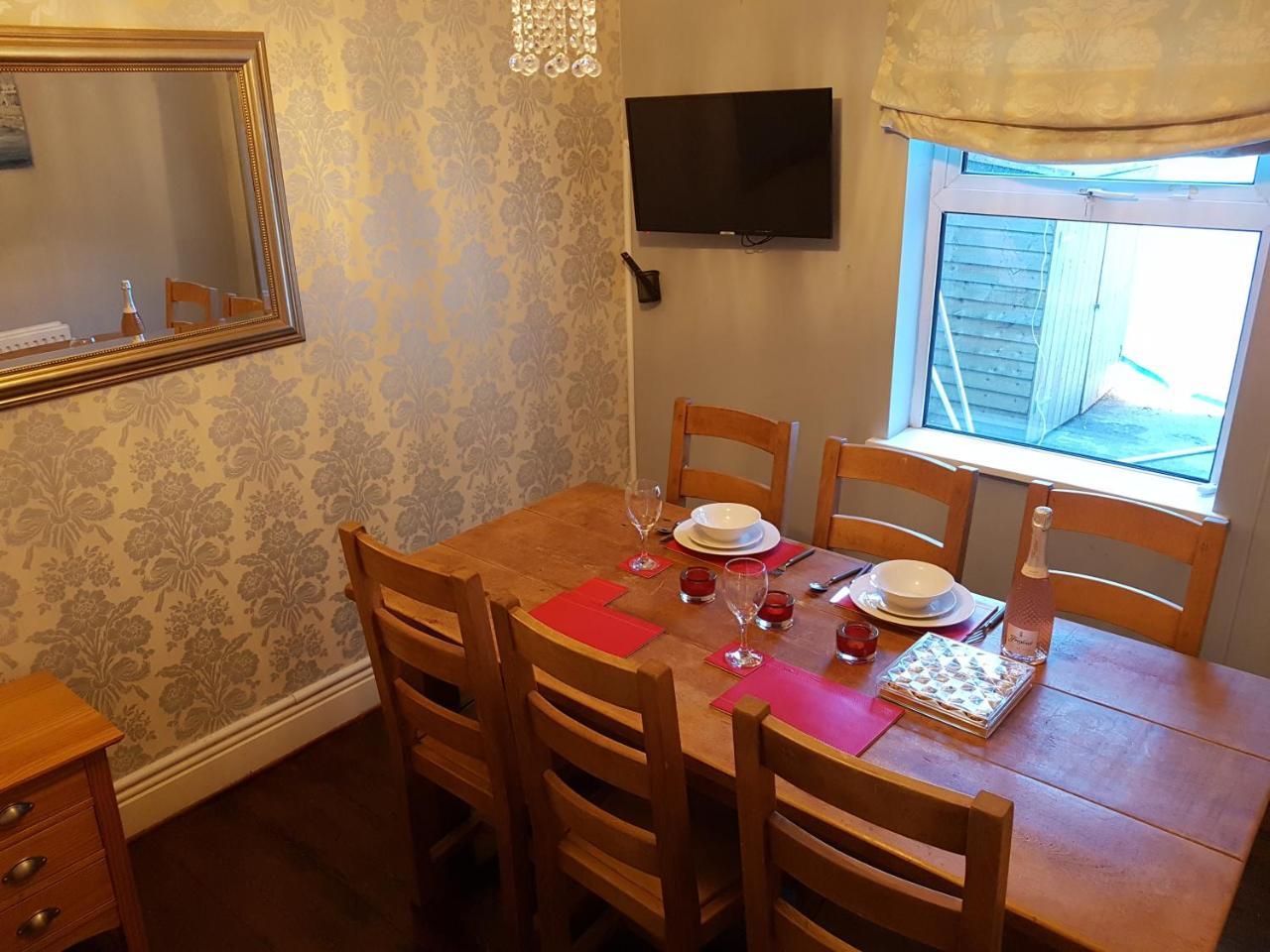 Slough Centre Townhouse With Driveway Parking For Up To Two Cars 아파트 외부 사진